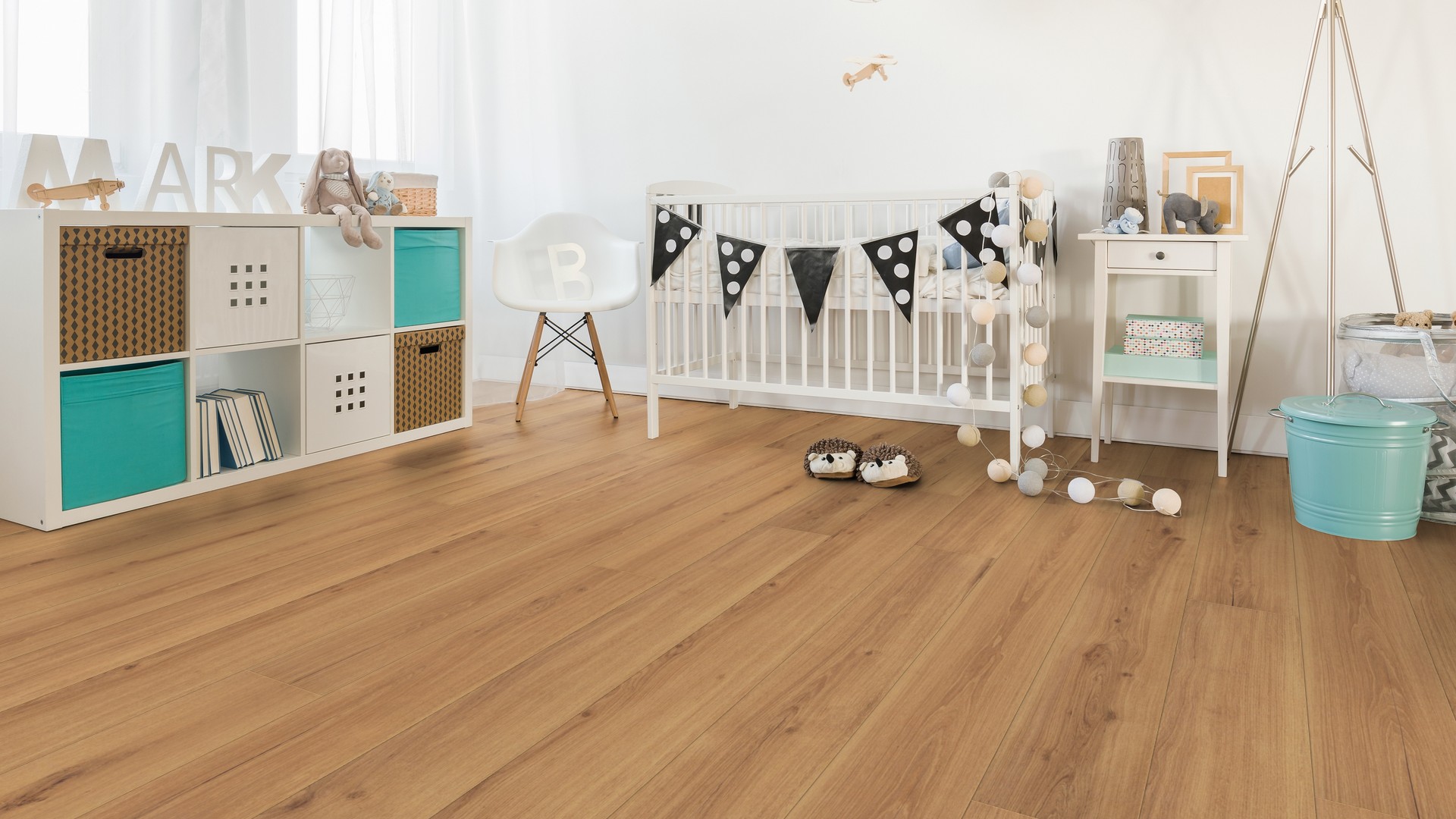 Пробковый пол замковый Wicanders Wood Essence Golden Prime Oak D8F7001 1830×185×11,5 фото в интерьере