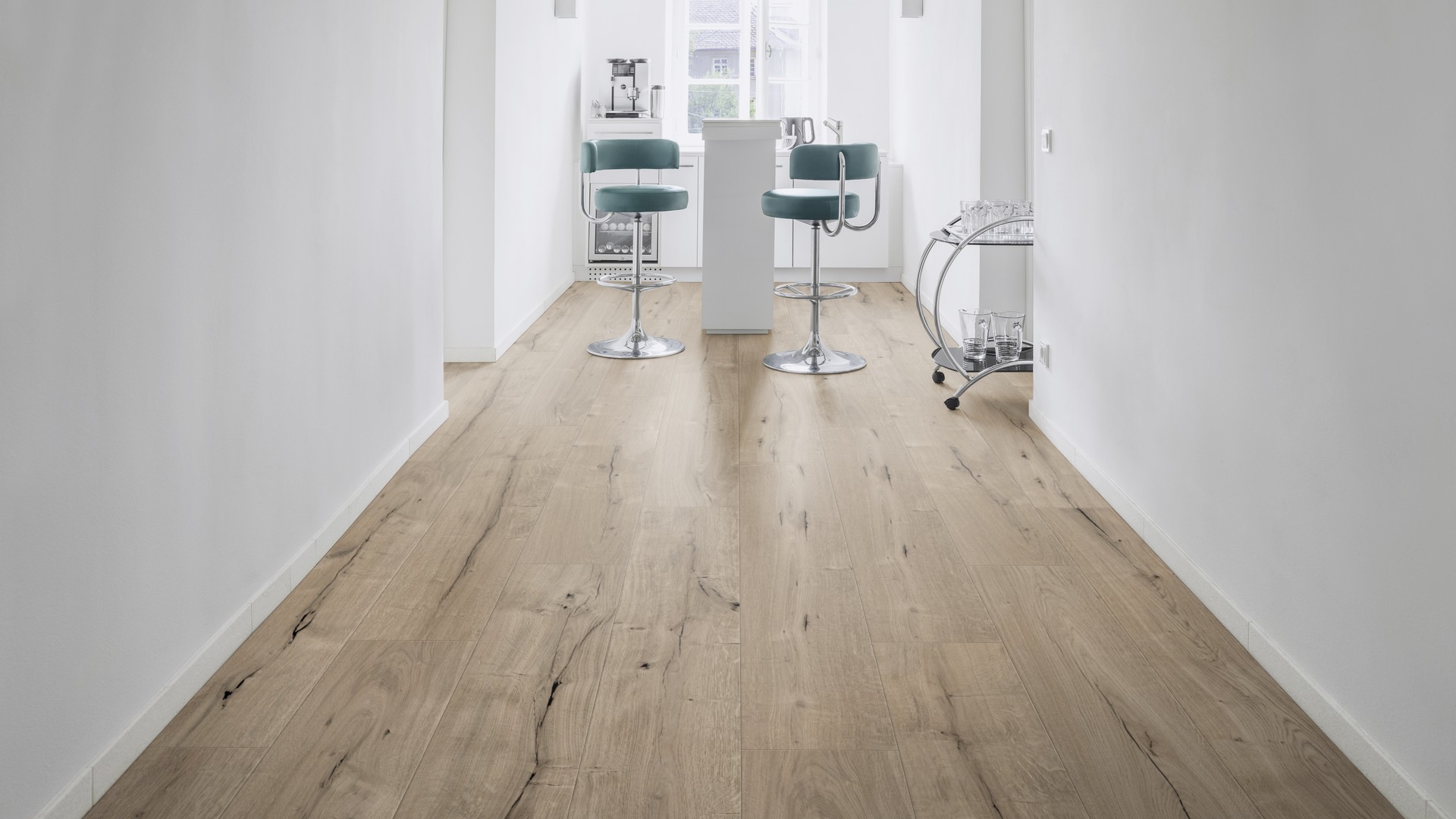 Паркетная доска Kaindl Aqua Pro Wood Дуб Bristol O272 LU 1383×244×8,5 фото в интерьере