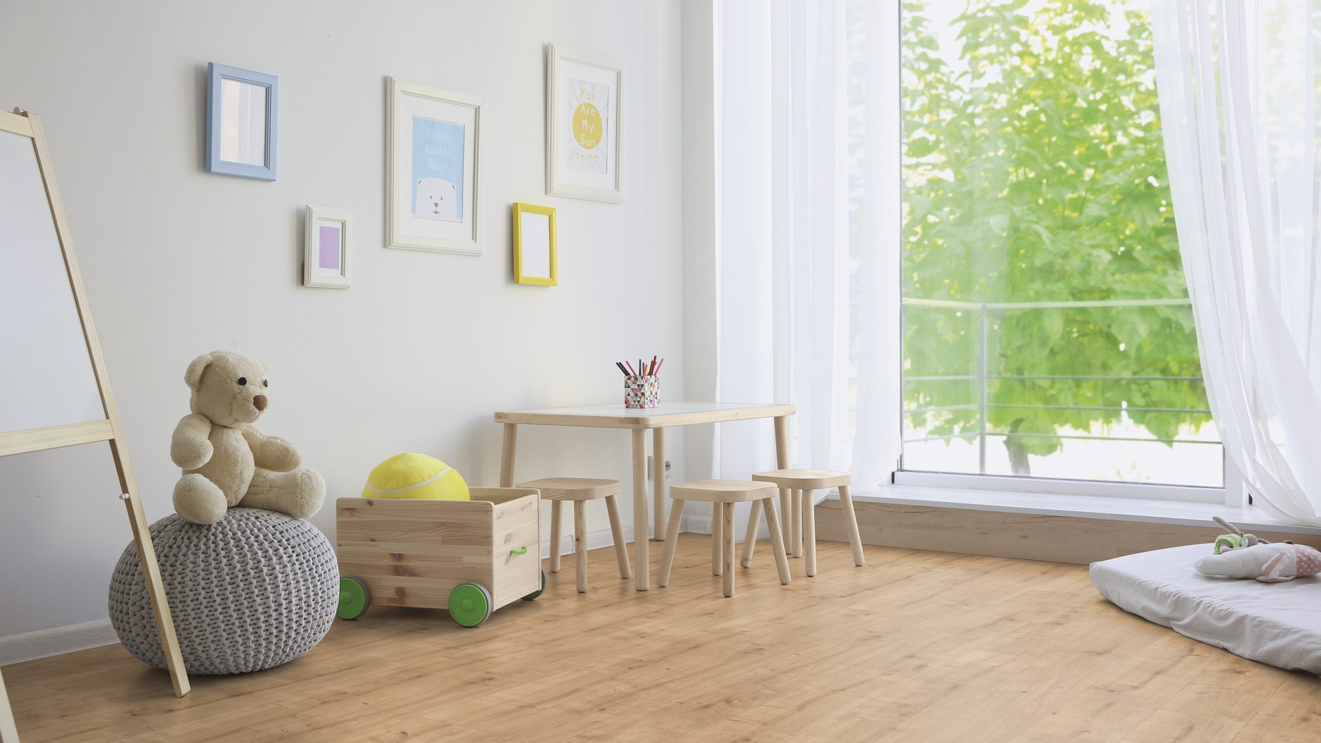 Ламинат Kaindl Classic Touch Стандартная доска Дуб Chalet 35252 EG 1383×193×8 фото в интерьере Ламинат Kaindl Classic Touch Стандартная доска Дуб Chalet 35252 EG 1383×193×8 фото в интерьере