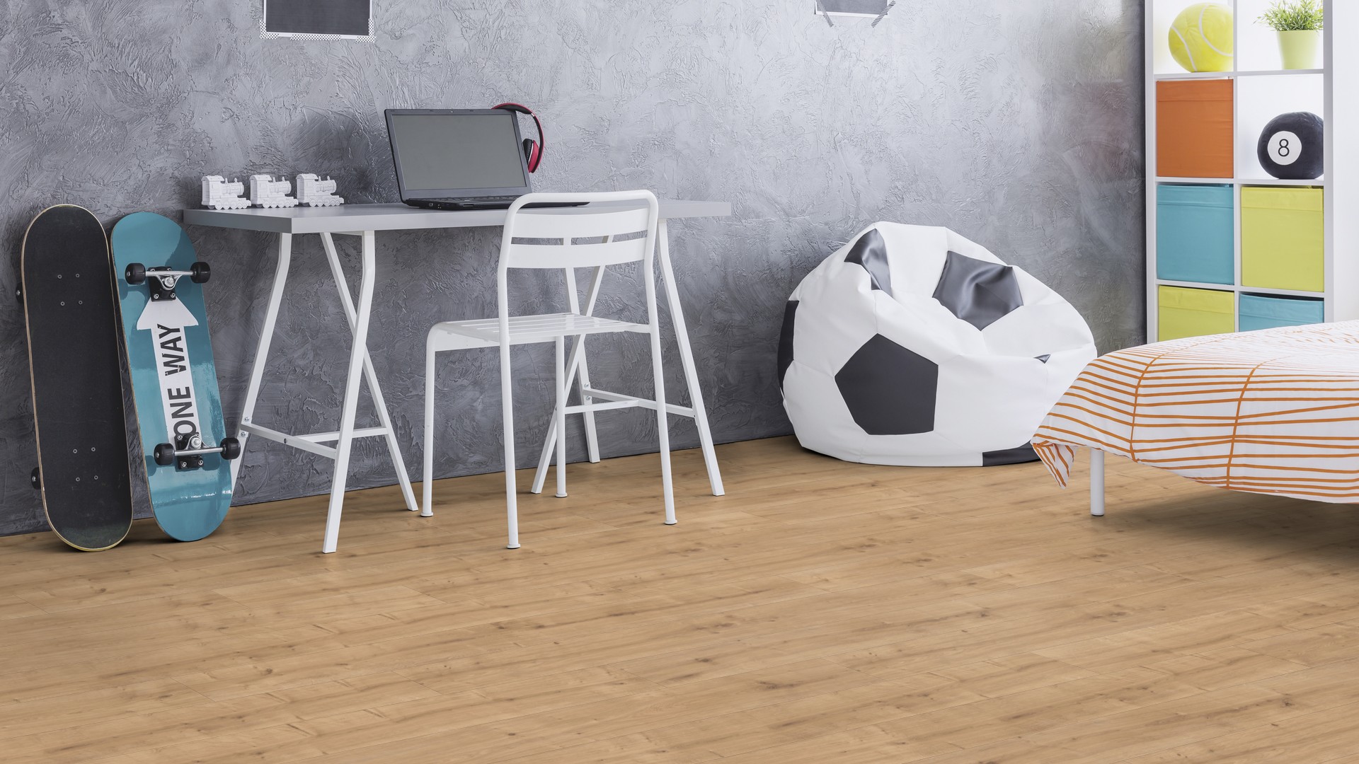 Ламинат Kaindl Classic Touch Стандартная доска Дуб Chalet 35252 EG 1383×193×8 фото в интерьере Ламинат Kaindl Classic Touch Стандартная доска Дуб Chalet 35252 EG 1383×193×8 фото в интерьере