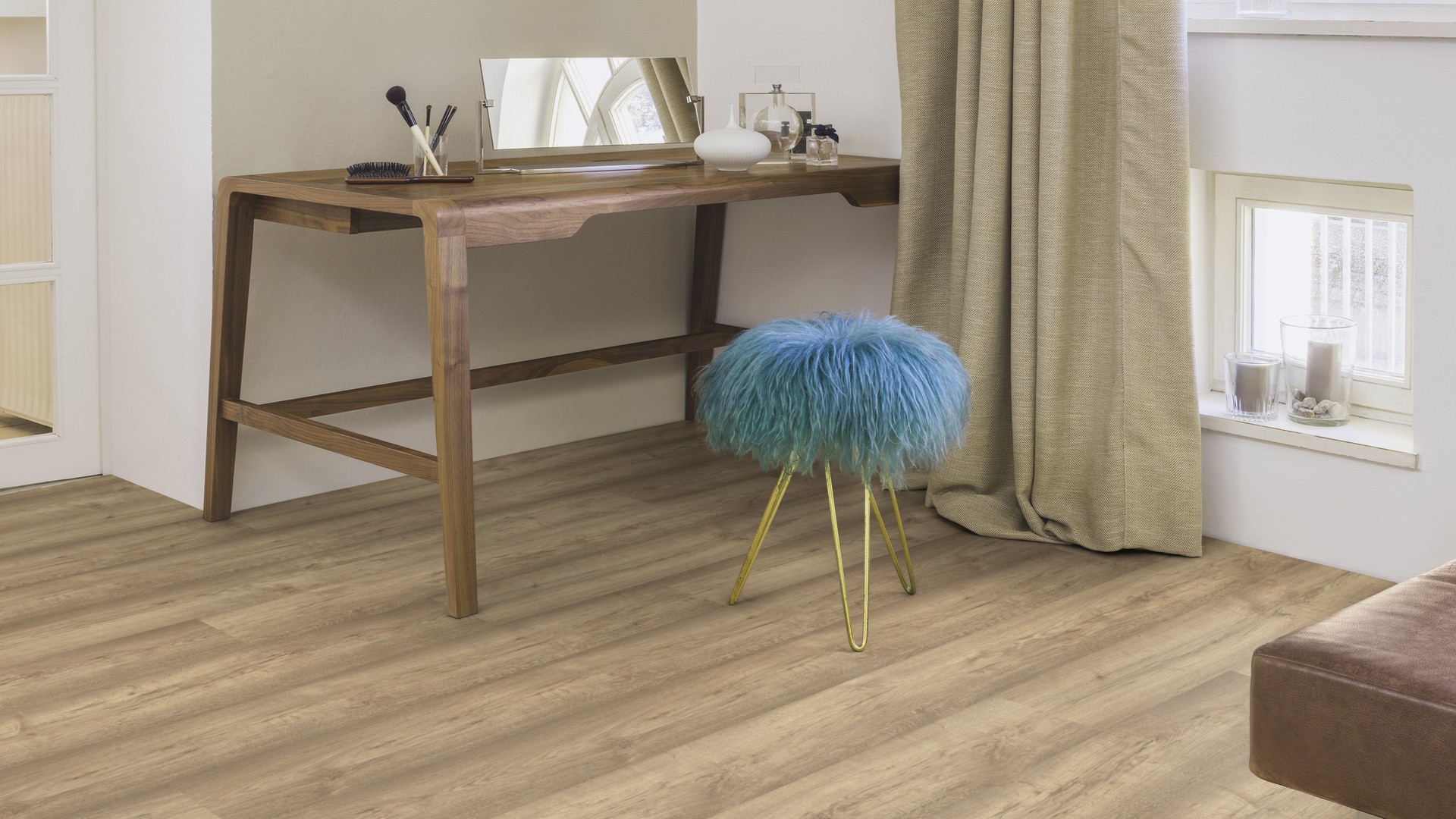 Ламинат Kaindl Classic Touch Стандартная доска Дуб York 37434 EG 1383×193×8 фото в интерьере Ламинат Kaindl Classic Touch Стандартная доска Дуб York 37434 EG 1383×193×8 фото в интерьере