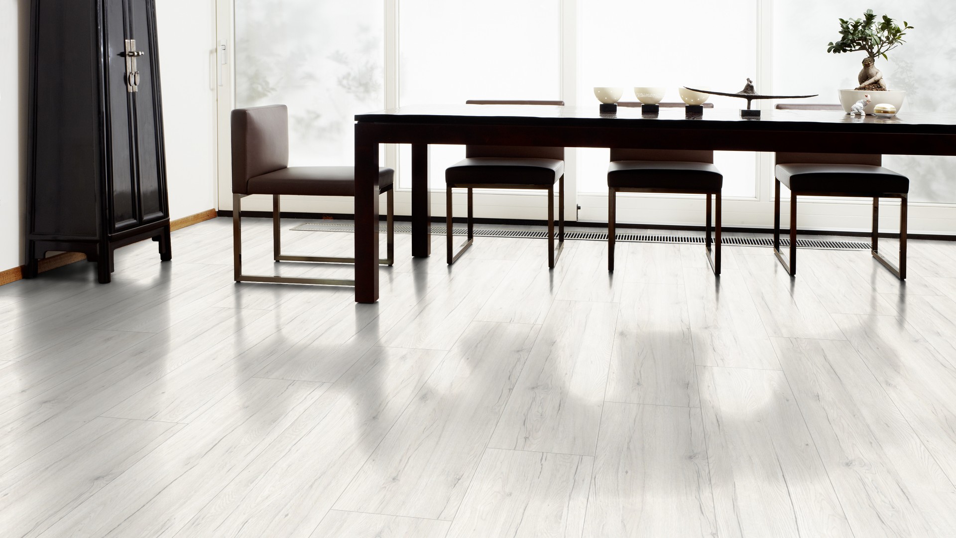 Ламинат Kaindl Classic Touch Широкая доска Дуб Sanremo 34217 АТ 1383×244×8 фото в интерьере Ламинат Kaindl Classic Touch Широкая доска Дуб Sanremo 34217 АТ 1383×244×8 фото в интерьере