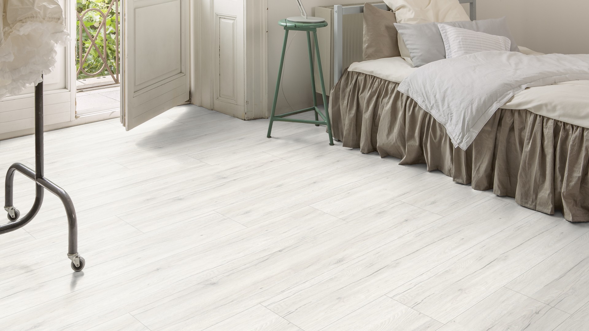 Ламинат Kaindl Classic Touch Широкая доска Дуб Sanremo 34217 АТ 1383×244×8 фото в интерьере Ламинат Kaindl Classic Touch Широкая доска Дуб Sanremo 34217 АТ 1383×244×8 фото в интерьере