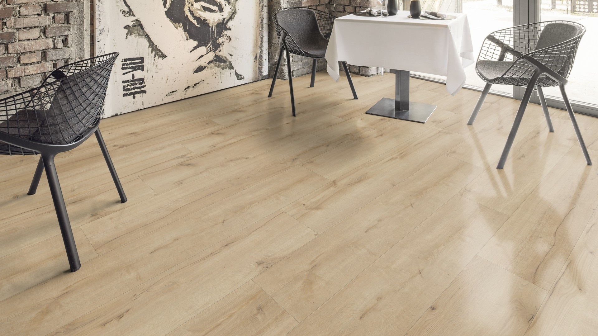 Ламинат Kaindl Classic Touch Широкая доска Дуб Waterford 35899 EG 1383×244×8 фото в интерьере Ламинат Kaindl Classic Touch Широкая доска Дуб Waterford 35899 EG 1383×244×8 фото в интерьере