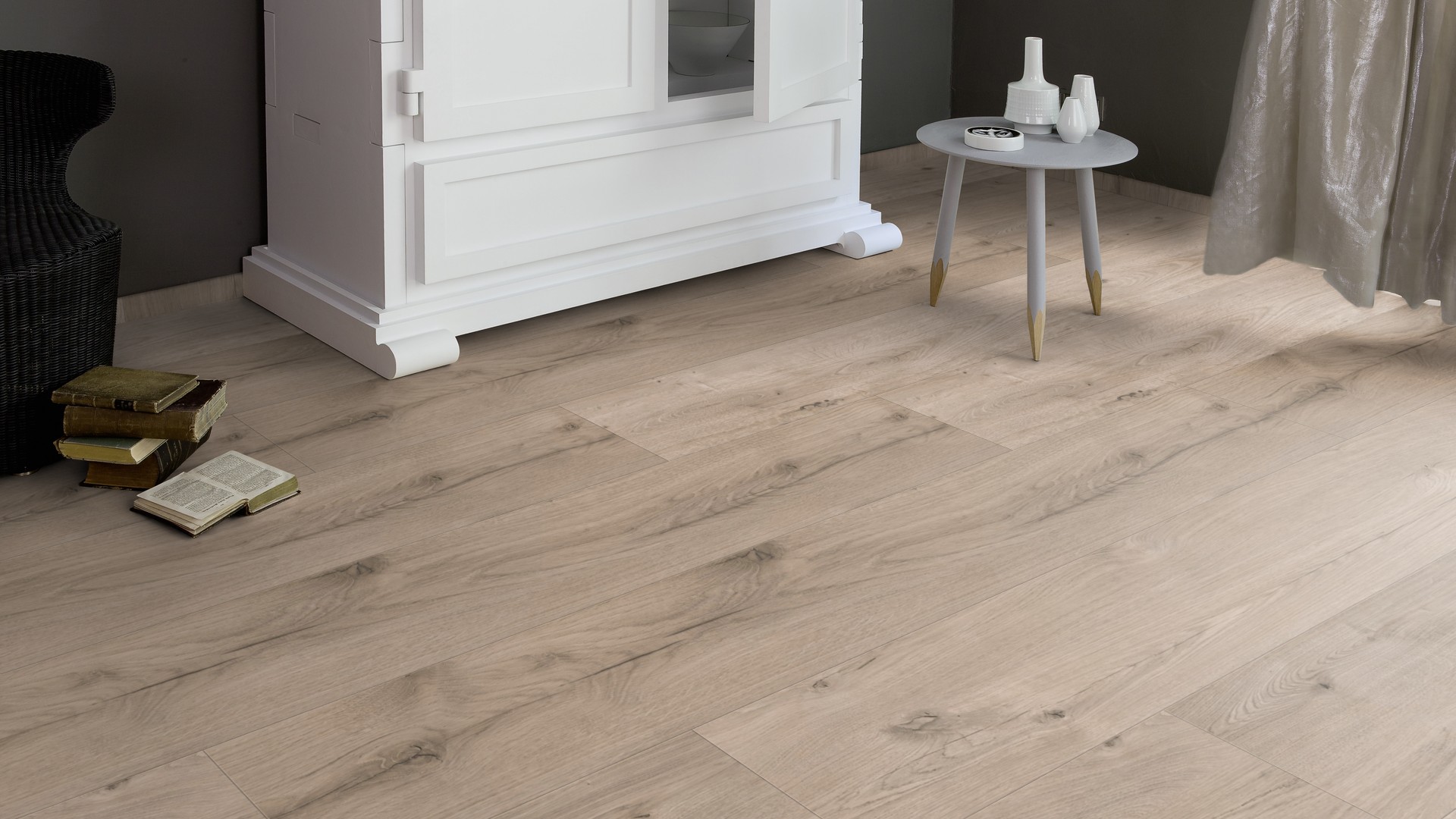 Ламинат Kaindl Classic Touch Широкая доска Дуб Chillwond K2144 EG 1383×244×8 фото в интерьере Ламинат Kaindl Classic Touch Широкая доска Дуб Chillwond K2144 EG 1383×244×8 фото в интерьере