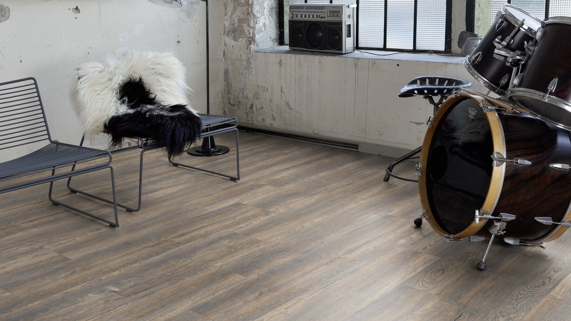 Ламинат Kaindl Classic Touch Широкая доска Дуб Smokestyle K2219 EG 1383×244×8 фото в интерьере Ламинат Kaindl Classic Touch Широкая доска Дуб Smokestyle K2219 EG 1383×244×8 фото в интерьере