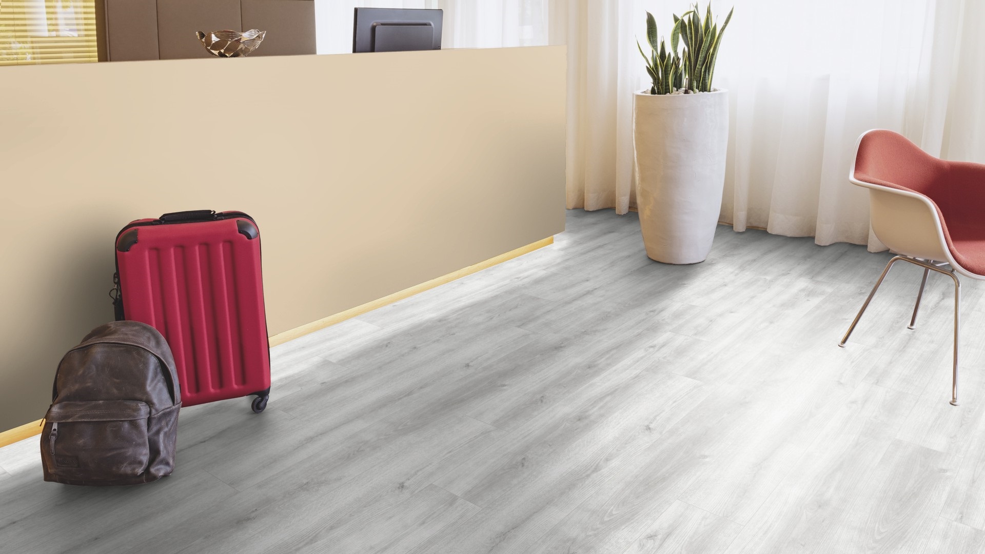 Ламинат Kaindl Aqua Pro Select Natural Touch 12.0 Стандартная доска Дуб Бетон К4422 RI 1383×193×12 фото в интерьере Ламинат Kaindl Aqua Pro Select Natural Touch 12.0 Стандартная доска Дуб Бетон К4422 RI 1383×193×12 фото в интерьере