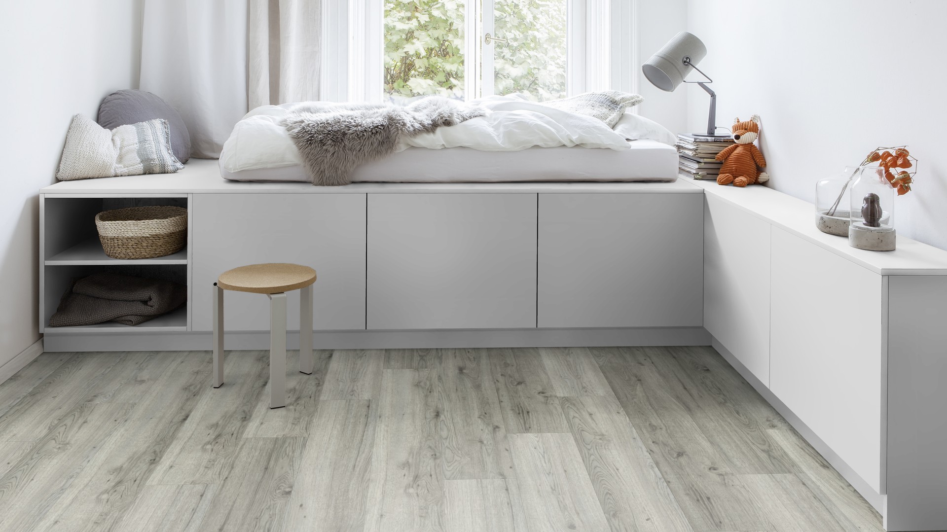 Ламинат Kaindl Aqua Pro Select Natural Touch 12.0 Стандартная доска Хикори Carolina K2217 SQ 1383×193×12 фото в интерьере Ламинат Kaindl Aqua Pro Select Natural Touch 12.0 Стандартная доска Хикори Carolina K2217 SQ 1383×193×12 фото в интерьере