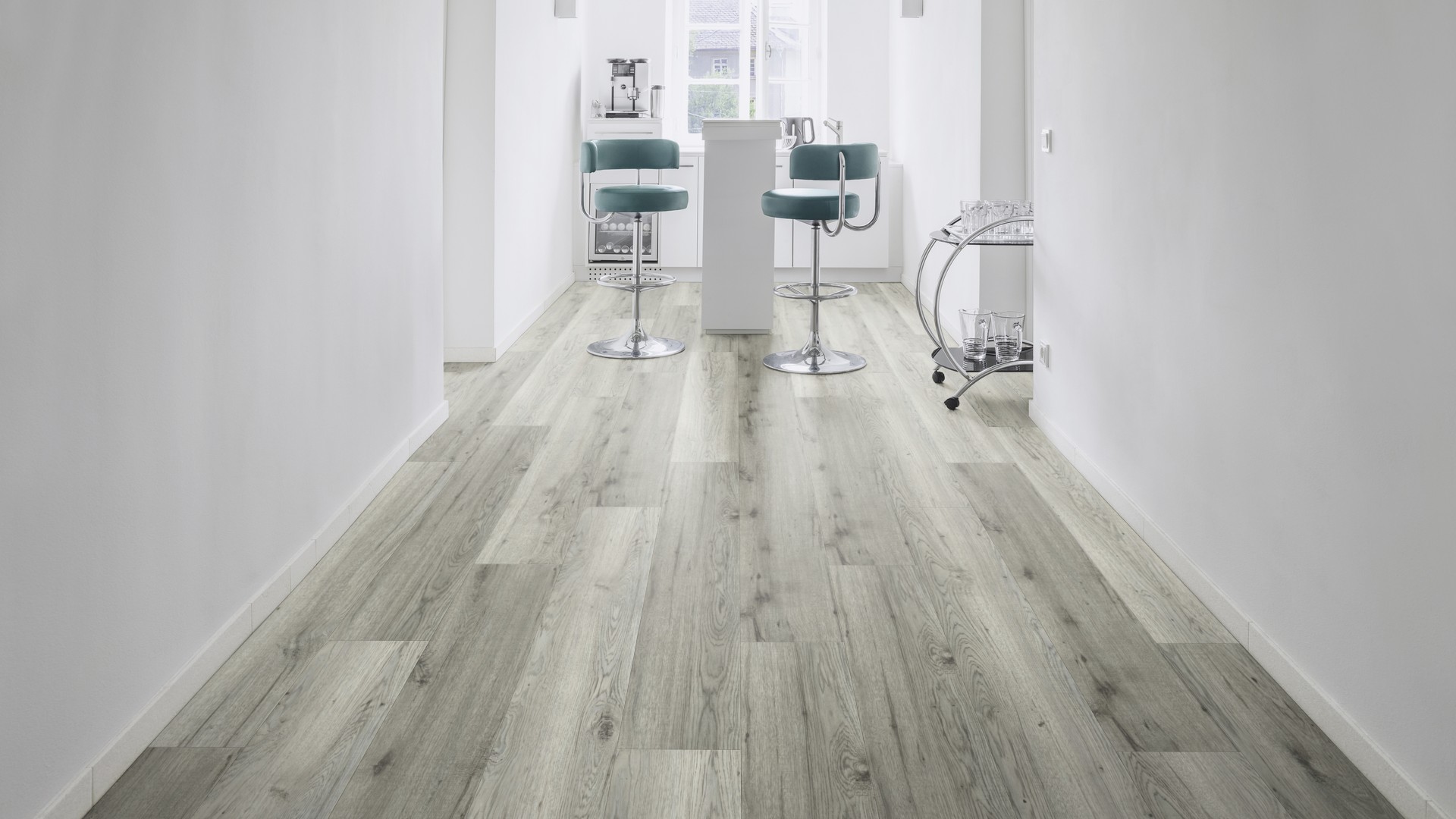 Ламинат Kaindl Aqua Pro Select Natural Touch 12.0 Стандартная доска Хикори Carolina K2217 SQ 1383×193×12 фото в интерьере