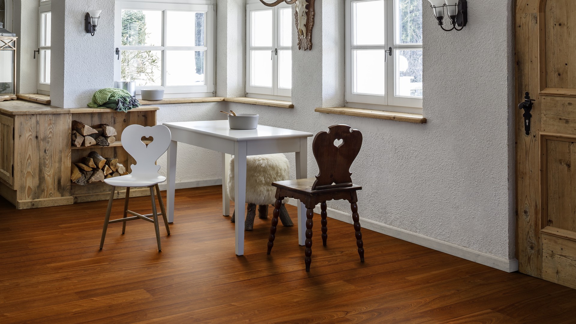 Ламинат Kaindl Aqua Pro Supreme Easy Touch 8.0 Премиум Махагон Pacific О771 HG фото в интерьере