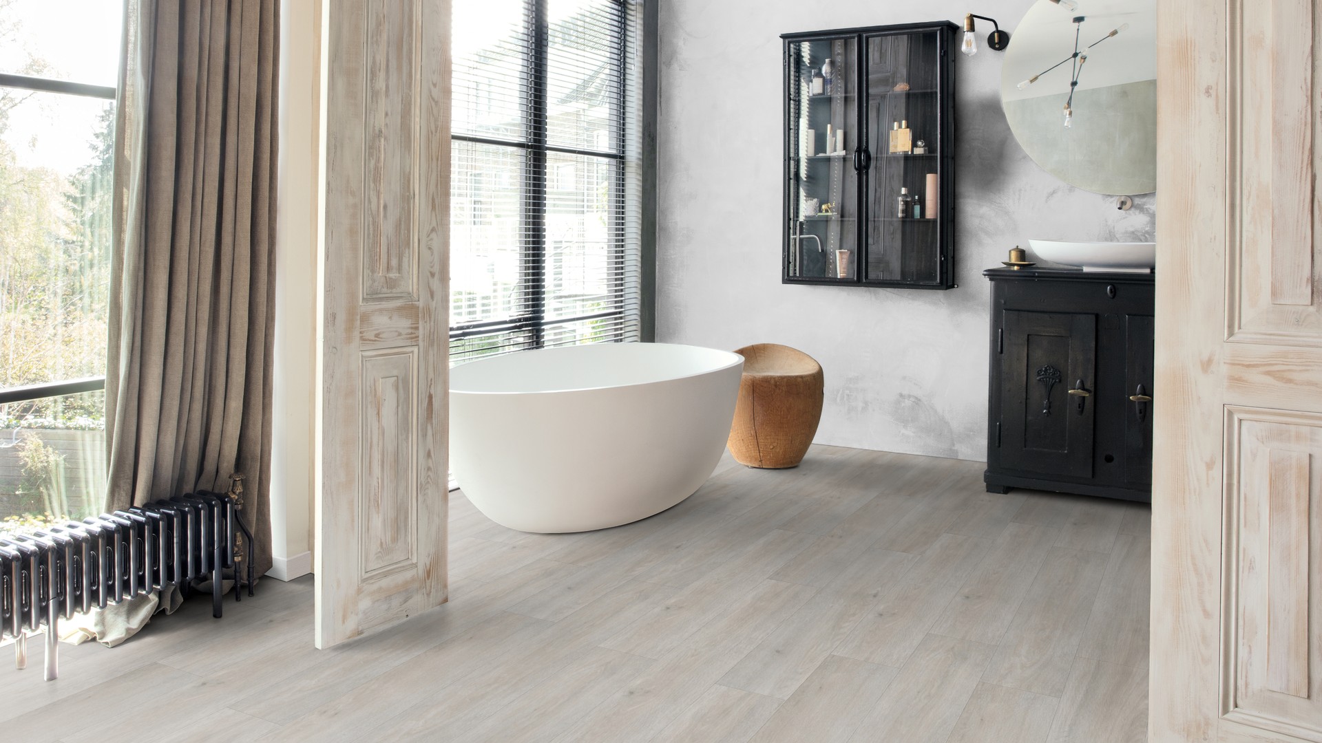 Кварцвиниловая плитка Quick Step замковая Balance Click Дуб шёлковый светлый BACL40052 1251×187×4,5 фото в интерьере Кварцвиниловая плитка Quick Step замковая Balance Click Дуб шёлковый светлый BACL40052 1251×187×4,5 фото в интерьере