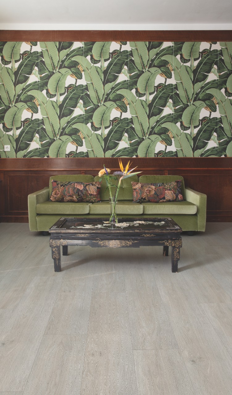 Кварцвиниловая плитка Quick Step замковая Balance Click Дуб шёлковый светлый BACL40052 1251×187×4,5 фото в интерьере Кварцвиниловая плитка Quick Step замковая Balance Click Дуб шёлковый светлый BACL40052 1251×187×4,5 фото в интерьере