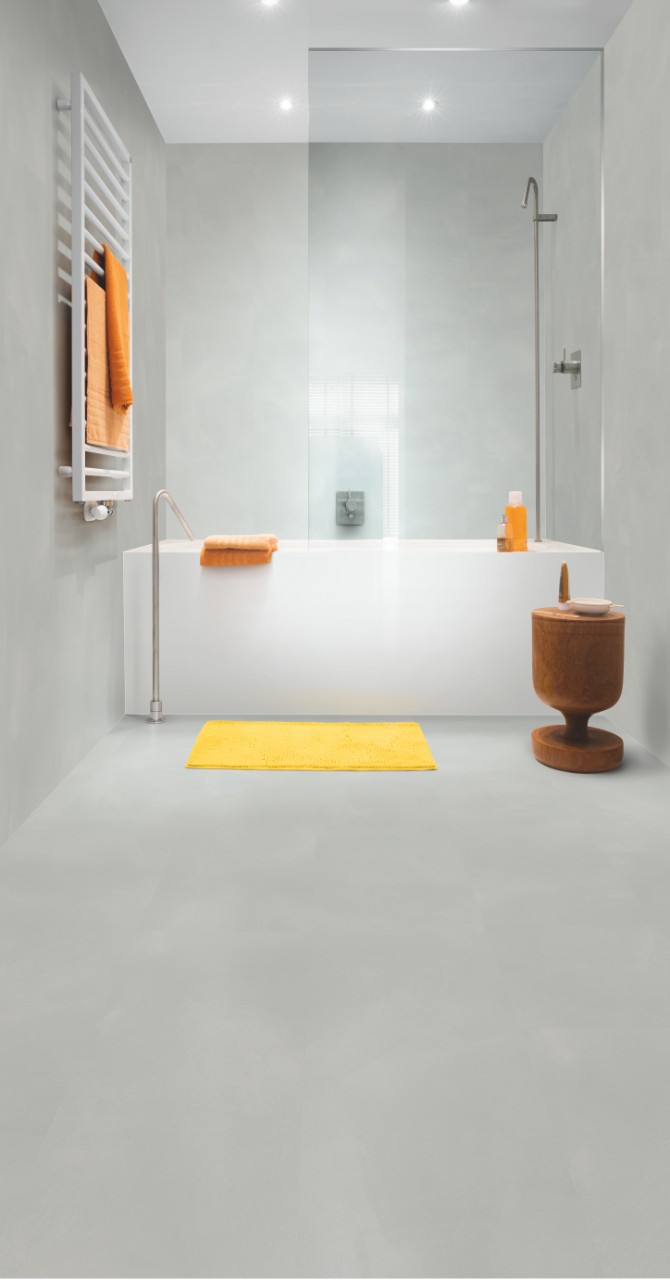 Кварцвиниловая плитка Quick Step клеевая Ambient Glue Plus Шлифованный бетон светло-серый AMGP40139 1305×327×2,5 фото в интерьере