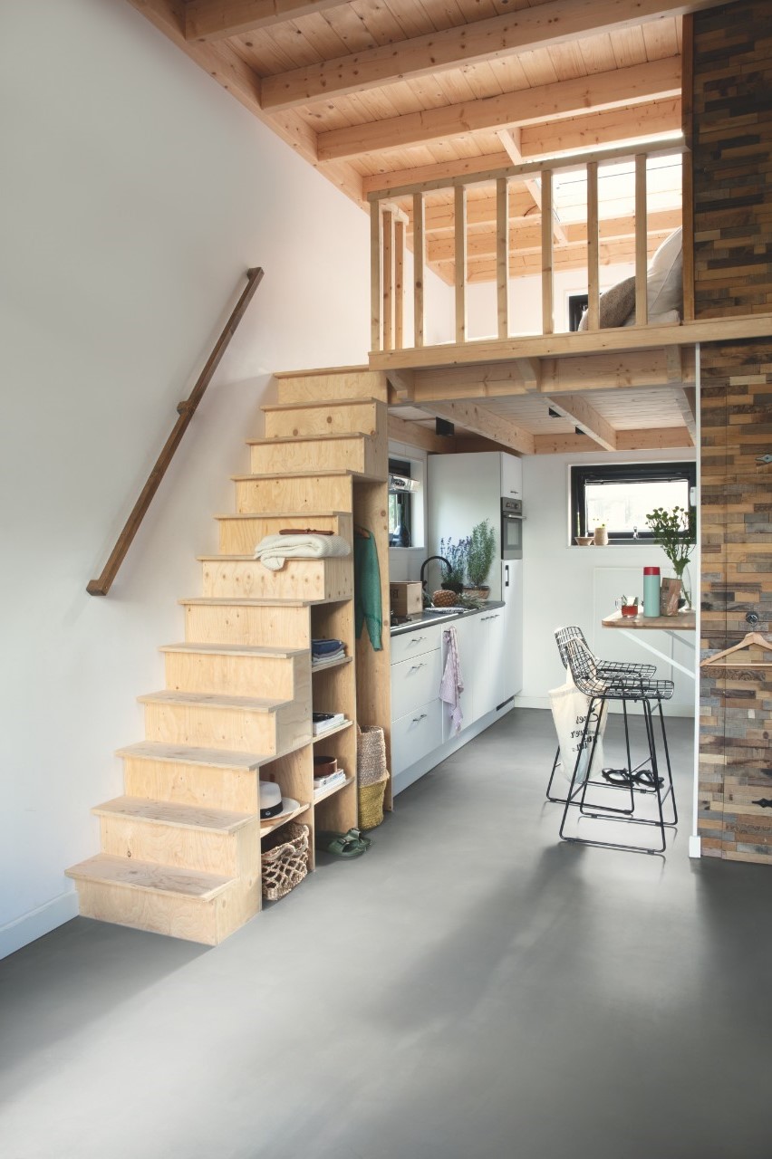 Виниловый пол Quick Step замковый Ambient Rigid Click Шлифованный бетон светло-серый RAMCL40139 610×303×5 фото в интерьере