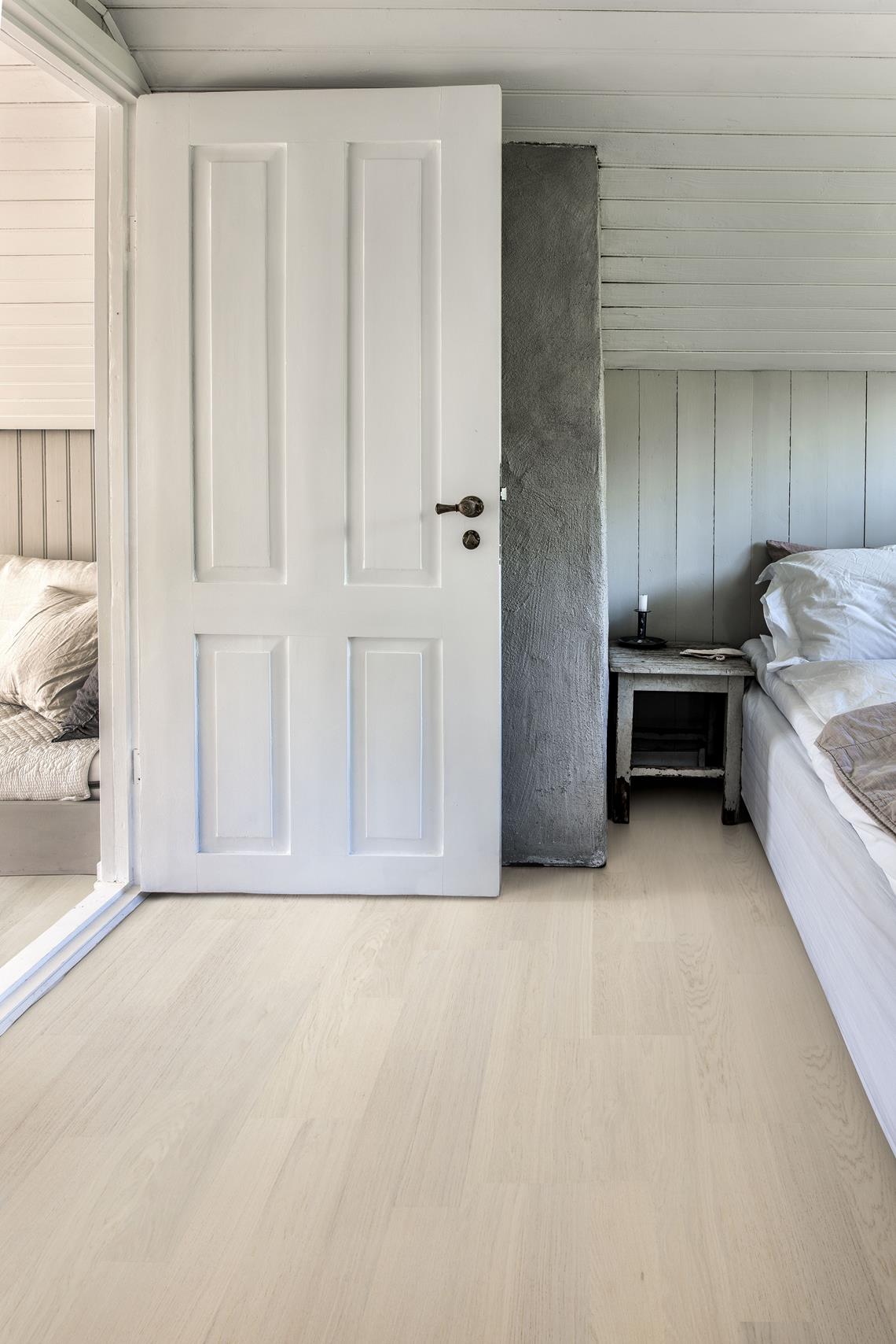 Паркетная доска Kahrs Life Дуб Coconut Cream LTCLRW3001-193 Calm 1225×193×7 фото в интерьере