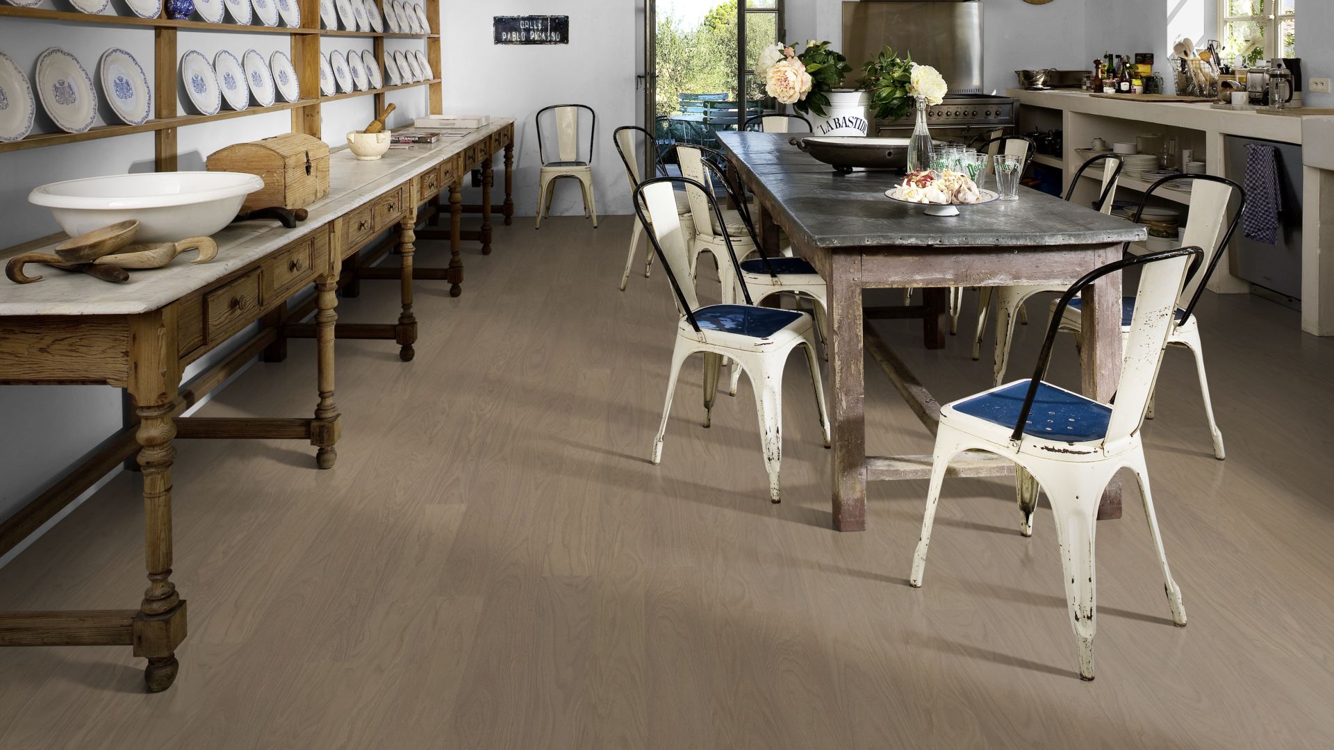 Паркетная доска Kahrs Life Дуб Earl Grey LTCLRW3006-150 Calm 1810×150×7 фото в интерьере