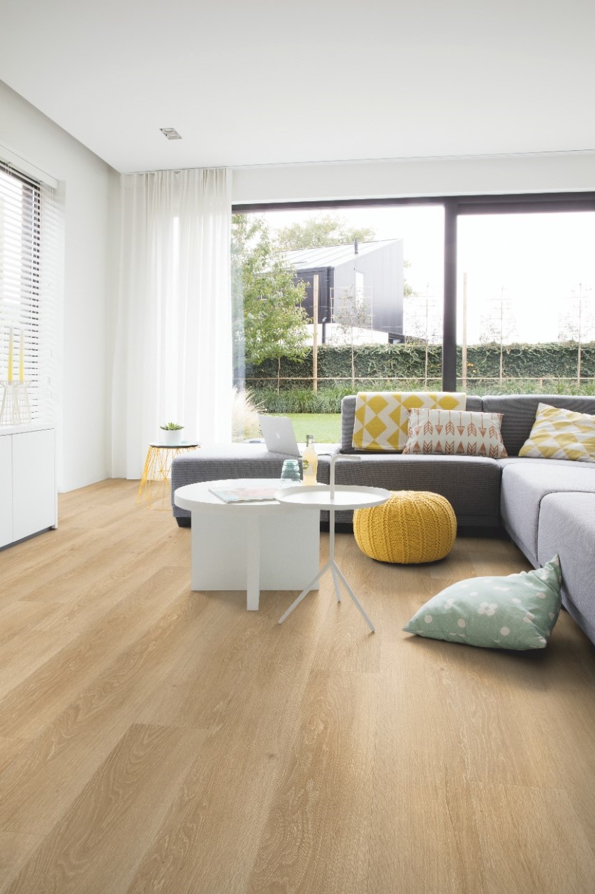 Кварцвиниловая плитка Quick Step клеевая Pulse Glue Plus Дуб морской натуральный PUGP40081 1515×217×2,5 фото в интерьере