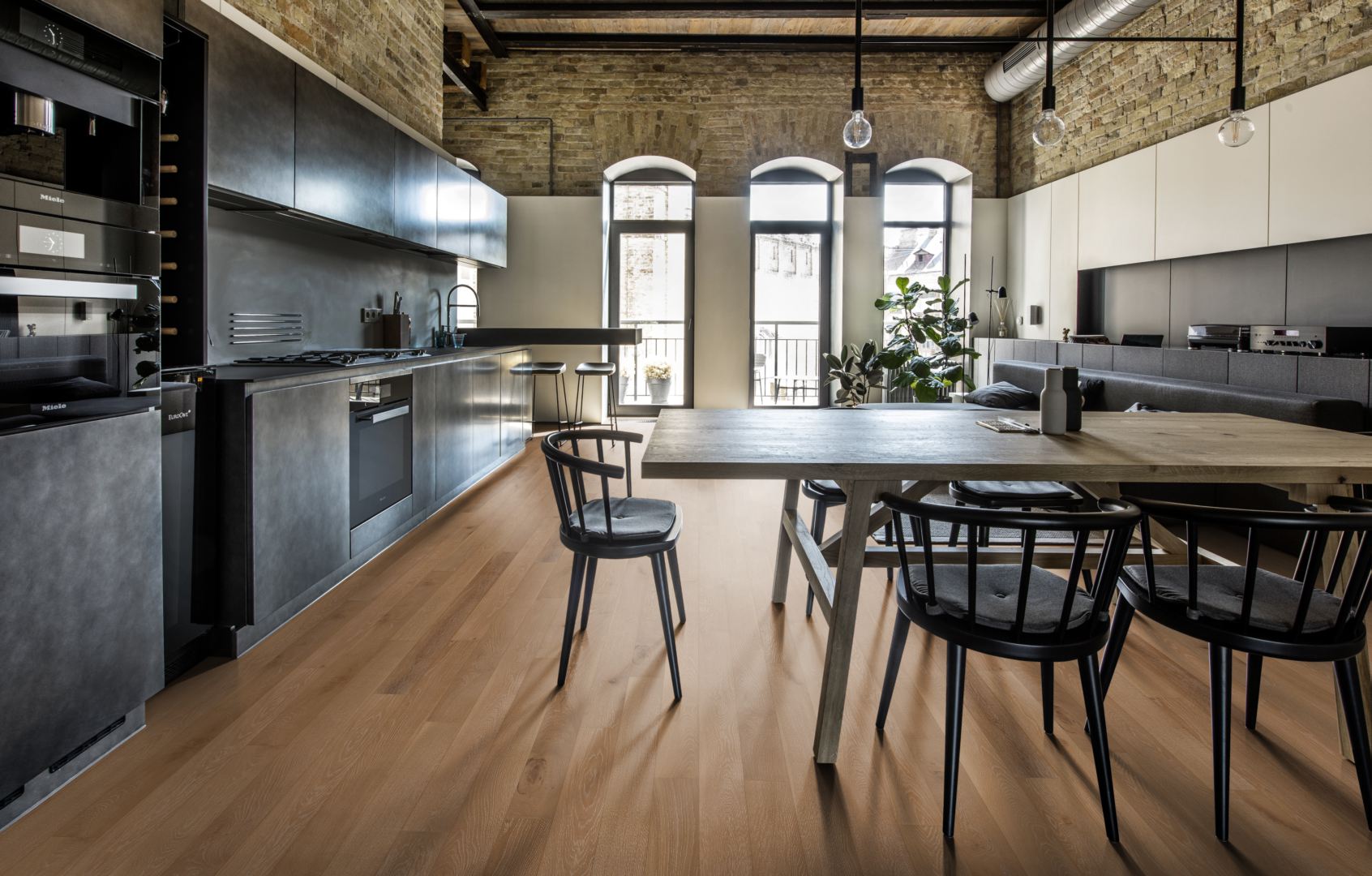 Паркетная доска Kahrs Канвас Дуб Хна Henna 13106AEK1NKW185 Lively 1860×127×13 фото в интерьере