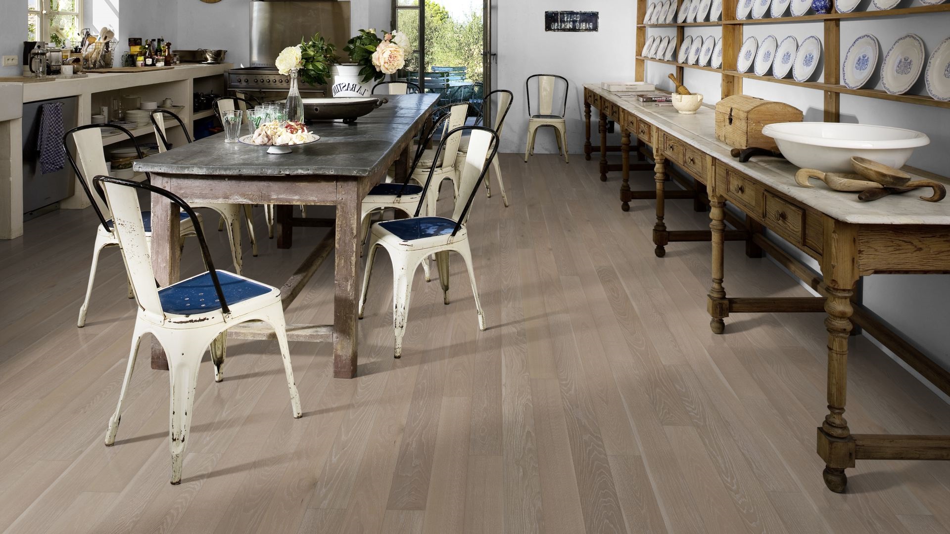 Паркетная доска Kahrs Канвас Дуб Вереск Heather 13106AEK1GKW185 Lively 1860×127×13 фото в интерьере