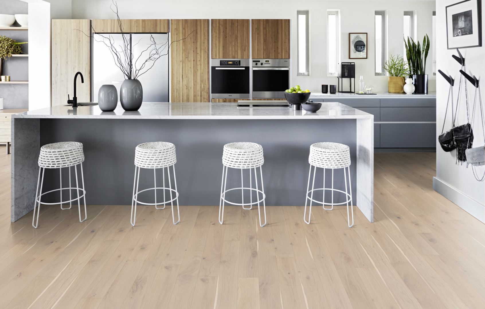 Паркетная доска Kahrs Люкс Дуб Скорлупа Eggshell 151N51EKC4KW240 Lively 2420×151×15 фото в интерьере