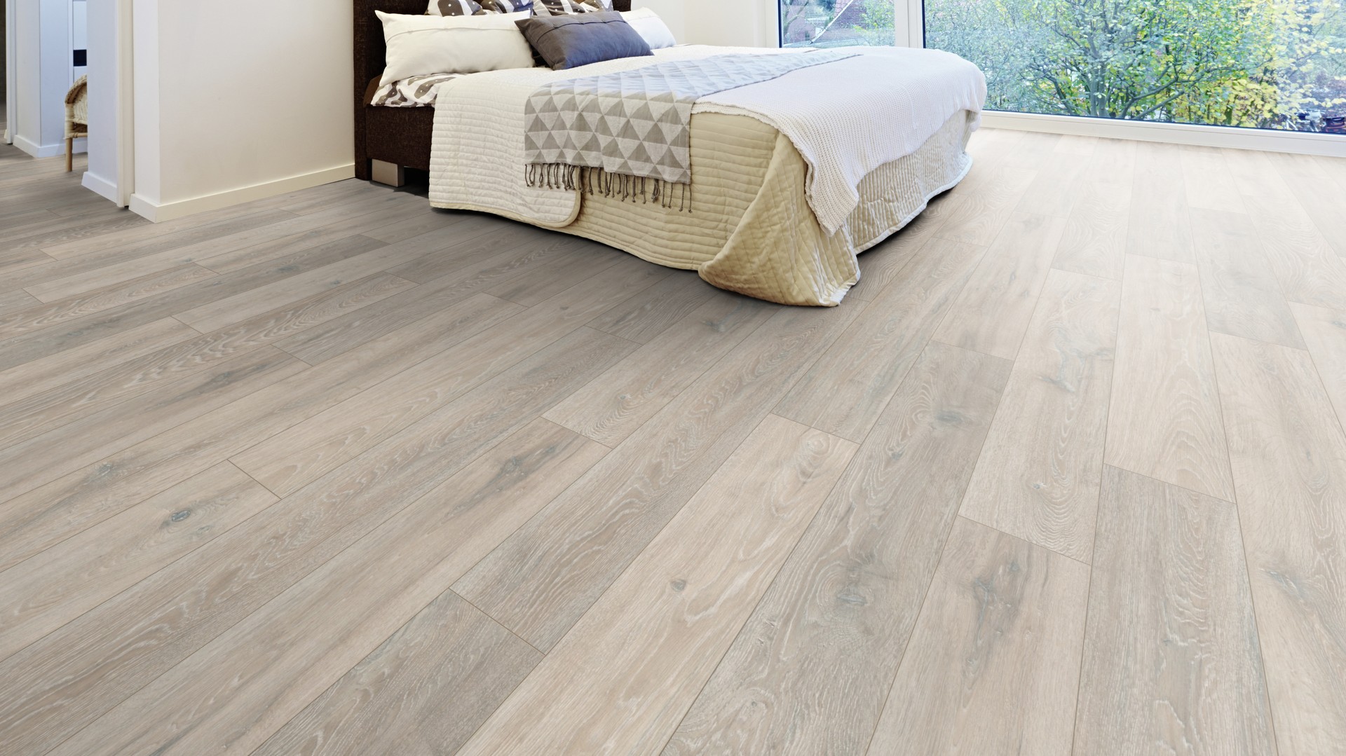 Ламинат Ter Hurne Dureco Classic Line Дуб Луна серый 2805/A03 1285×192×12 фото в интерьере Ламинат Ter Hurne Dureco Classic Line Дуб Луна серый 2805/A03 1285×192×12 фото в интерьере