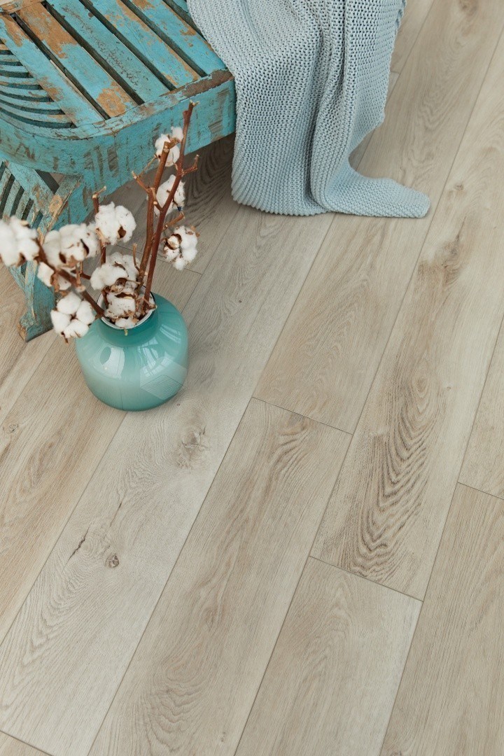 Кварцвиниловый SPC ламинат Alpine Floor Premium XL Дуб Фантазия ECO 7-1 1524×180×8 фото в интерьере