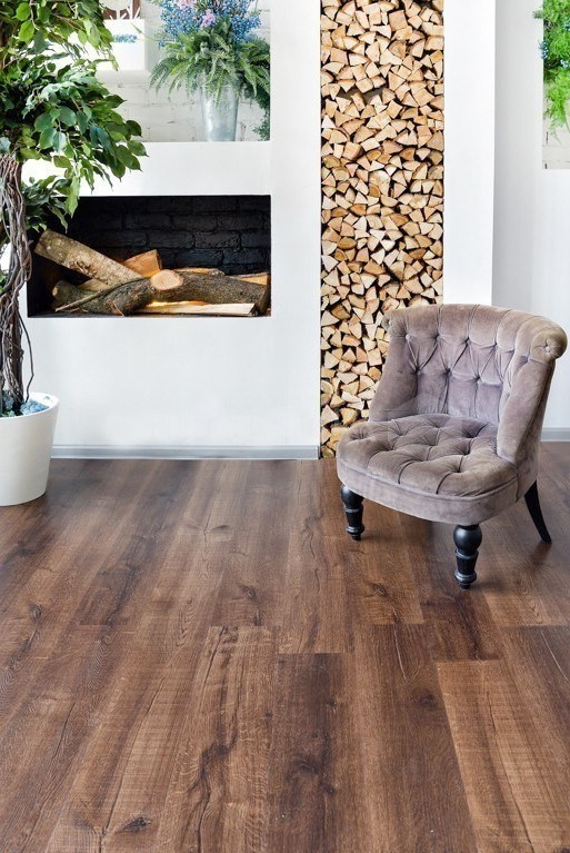 Кварцвиниловый SPC ламинат Alpine Floor Real Wood Дуб Мокка ECO 2-2 1220×183×6 фото в интерьере