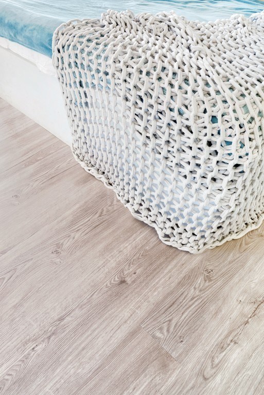 Кварцвиниловый SPC ламинат Alpine Floor Sequoia Лайт ECO 6-3 SPC 1220×183×4 фото в интерьере Кварцвиниловый SPC ламинат Alpine Floor Sequoia Лайт ECO 6-3 SPC 1220×183×4 фото в интерьере