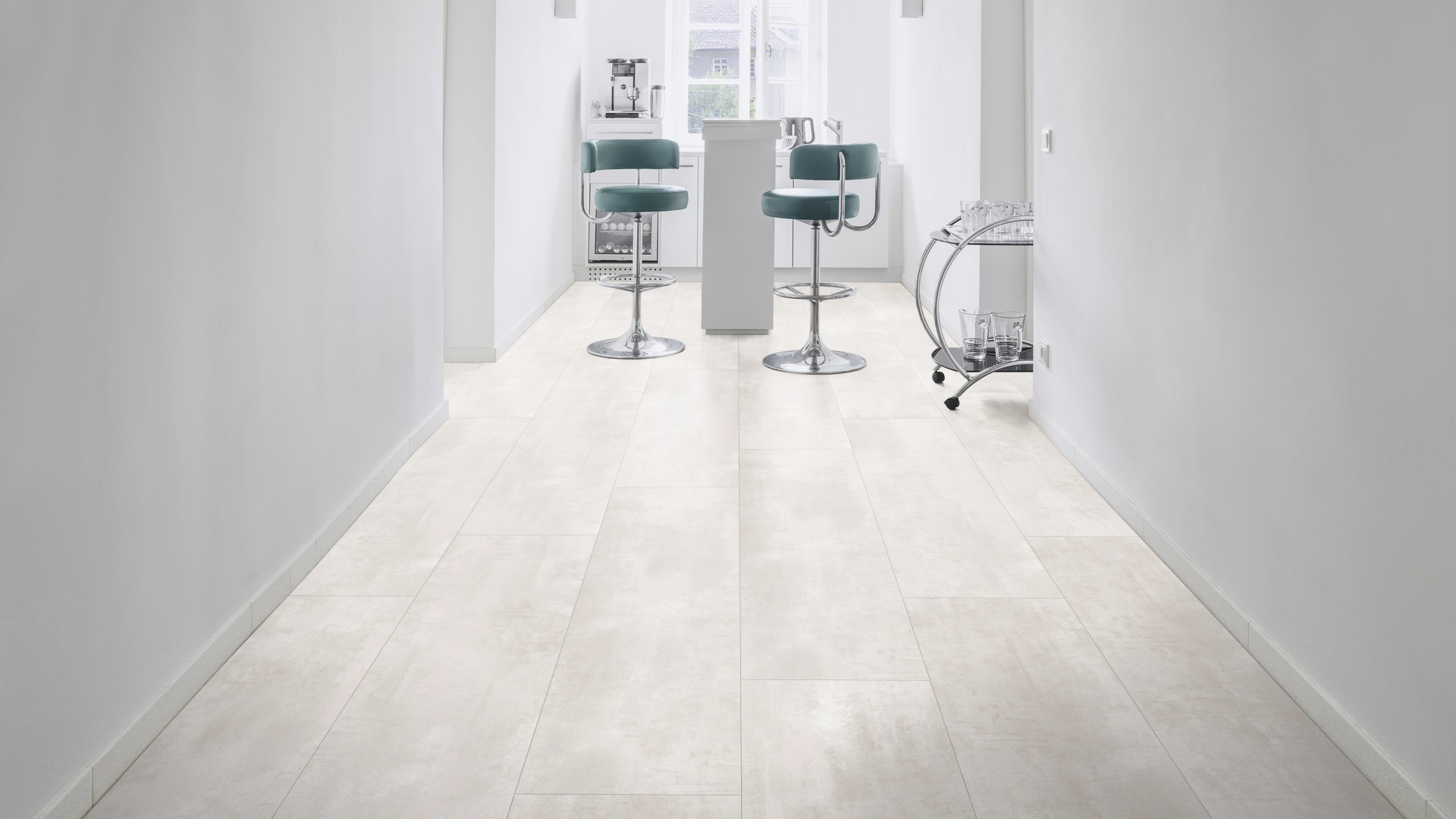 Ламинат Kaindl Aqua Pro Select Natural Touch 8.0 Плитка Бетон Opalgrey 44374 ST 1290×329×8 фото в интерьере