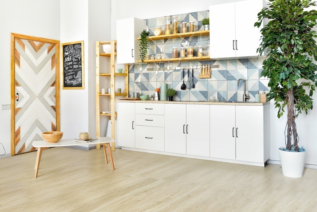 Кварцвиниловая плитка Alpine Floor замковая Sequoia LVT Медовая ECO 6-7 1219,2×184,2×3,2 фото в интерьере