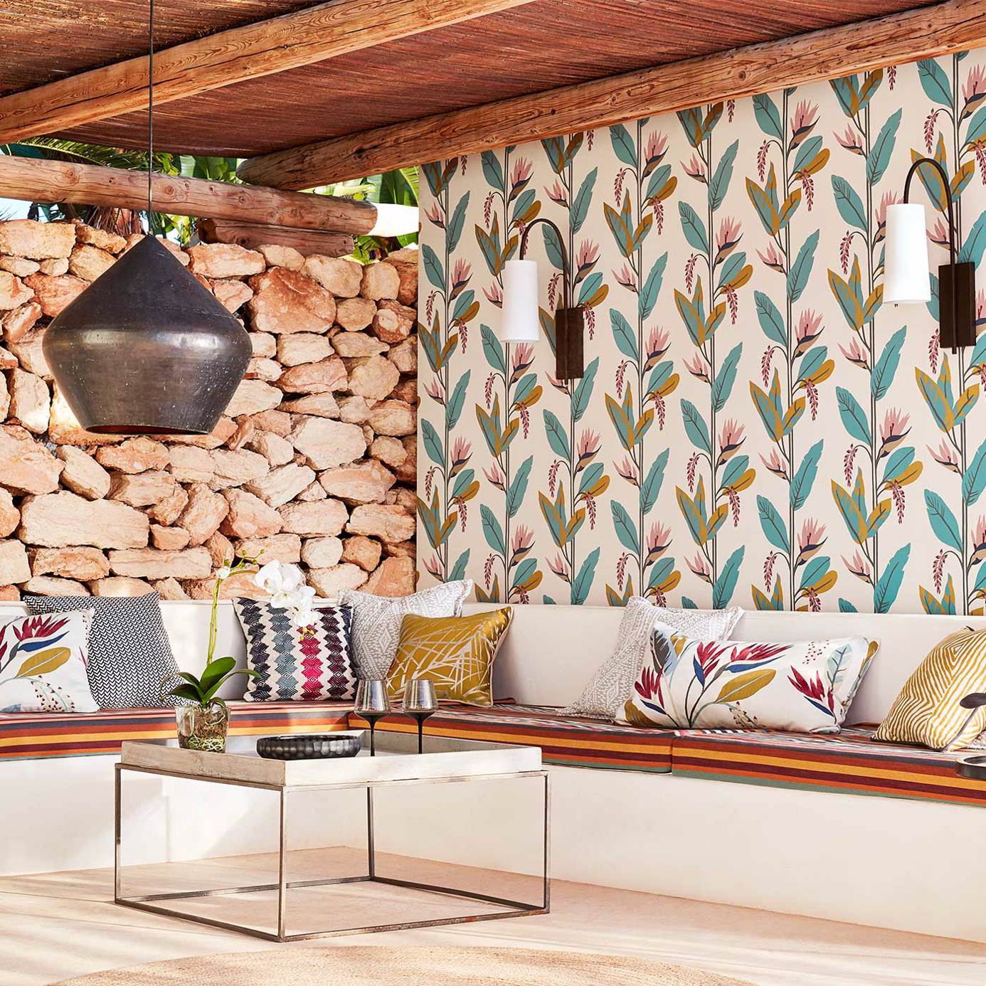 Обои Harlequin Mirador Llenya Blush/Harbour/Gold 112239 фото в интерьере