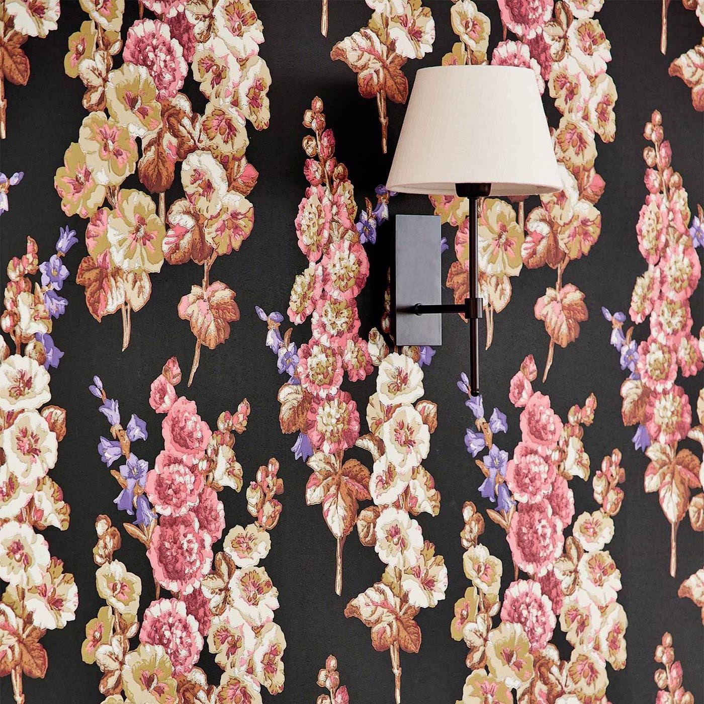 Обои Sanderson One Sixty Hollyhocks Copper/Rhodera 217032 фото в интерьере