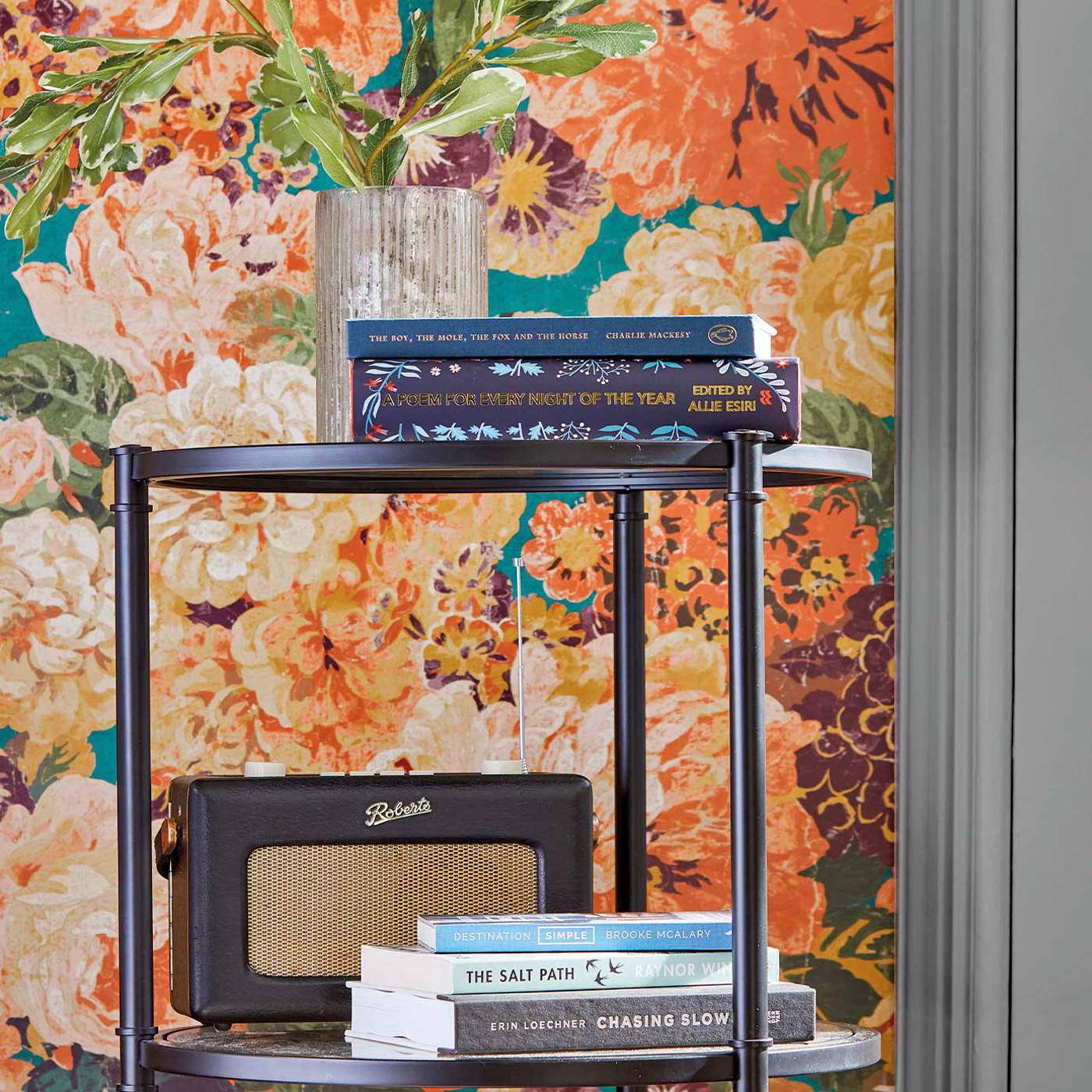 Обои Sanderson One Sixty Very Rose And Peony Kingfisher/Rowan Berry 217027 фото в интерьере