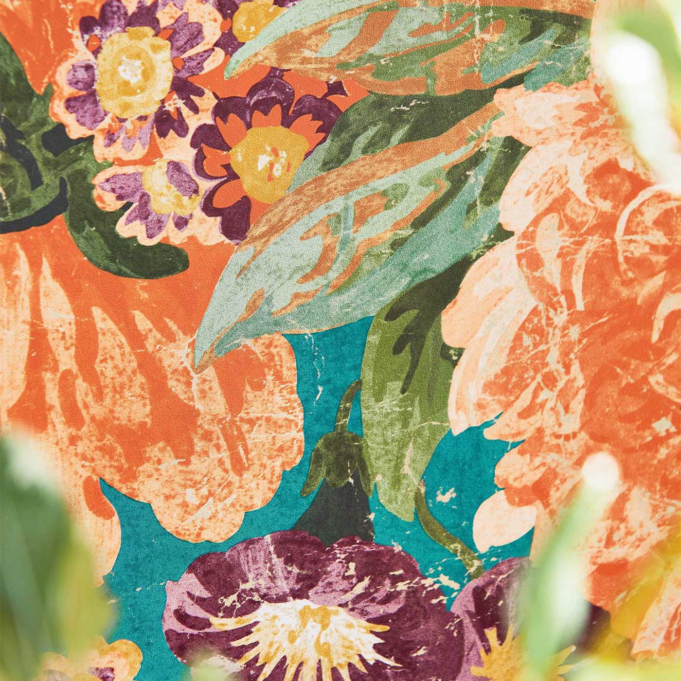 Обои Sanderson One Sixty Very Rose And Peony Kingfisher/Rowan Berry 217027 фото в интерьере