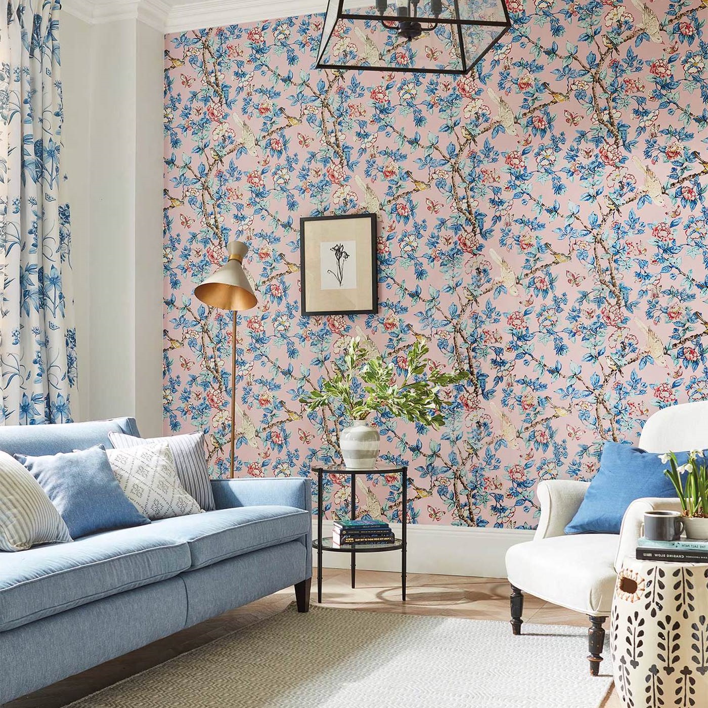 Обои Sanderson One Sixty Caverley Rose/French Blue 217035 фото в интерьере