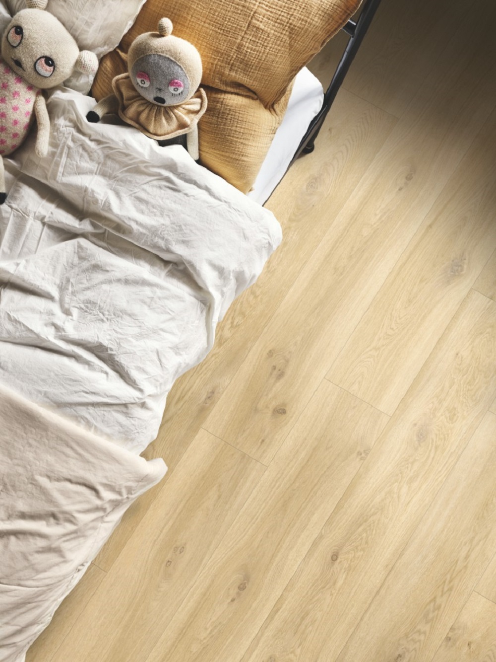 Кварцвиниловая плитка Pergo замковая Optimum Click Classic plank Бежевый дуб V3107-40018 1251×187×4,5 фото в интерьере