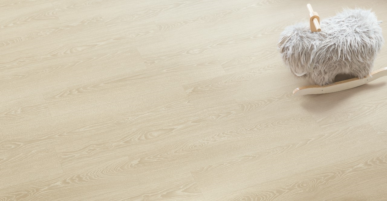 Ламинат Quick Step Classic Plus Hydro Дуб бежевый отбеленный CLH4088 1200×190×8 фото в интерьере