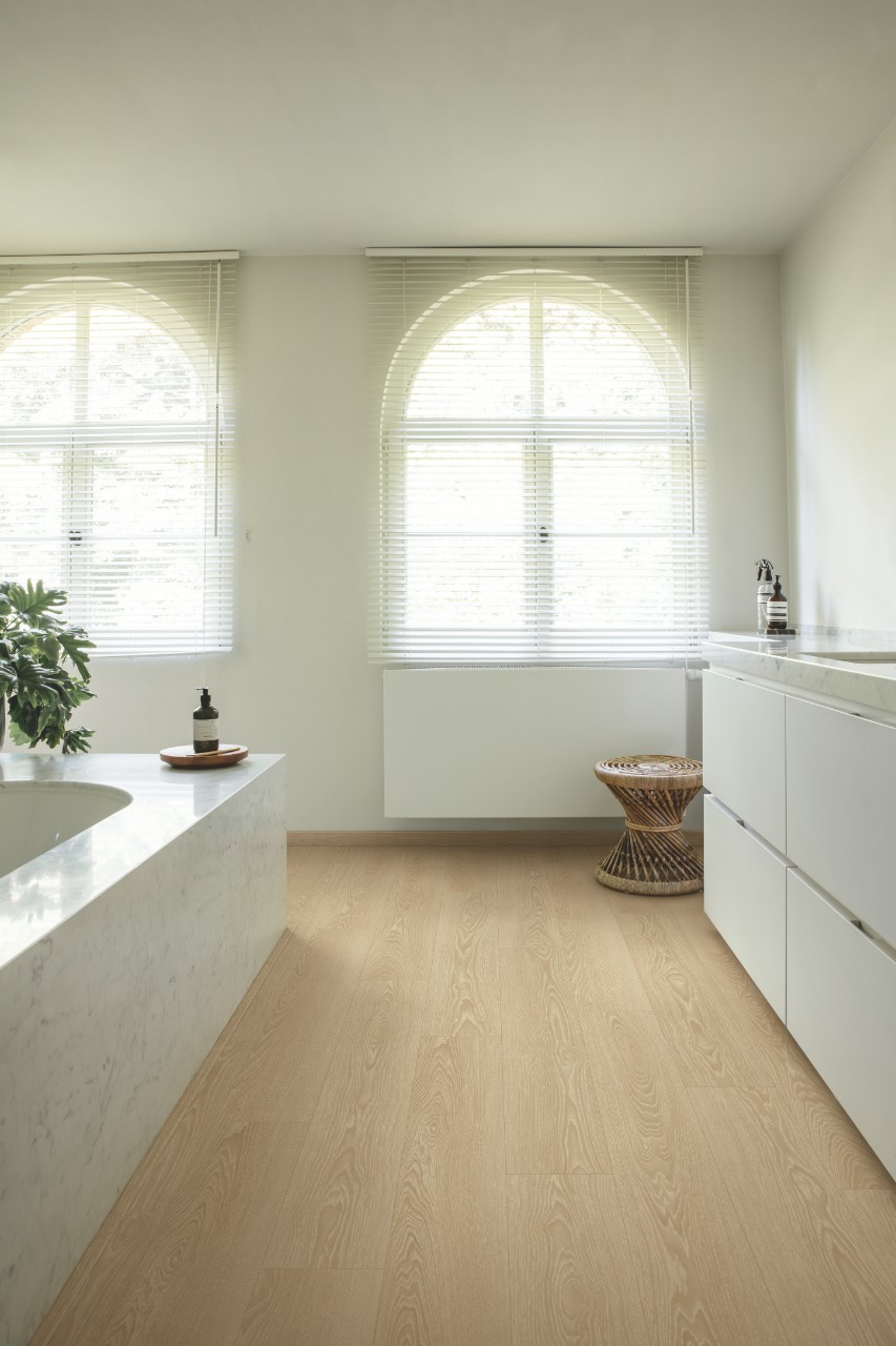 Ламинат Quick Step Classic Plus Hydro Дуб натуральный отбеленный CLH4089 1200×190×8 фото в интерьере