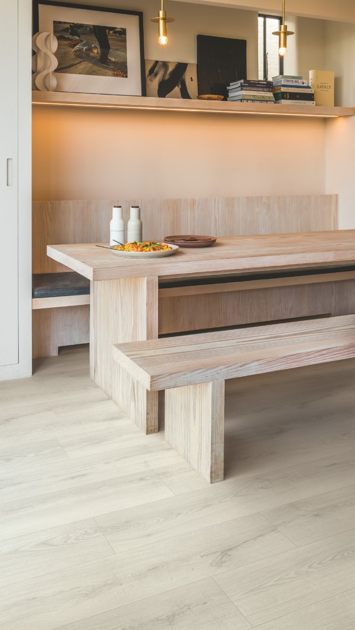 Ламинат Quick Step Classic Plus Hydro Дуб пепельный серый CLH5786 1200×190×8 фото в интерьере