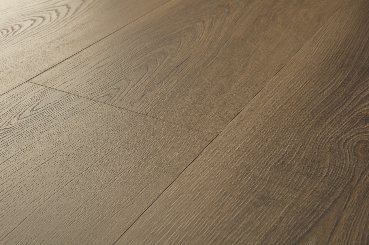 Ламинат Quick Step Classic Plus Hydro Дуб теплый коричневый CLH5789 1200×190×8 фото в интерьере