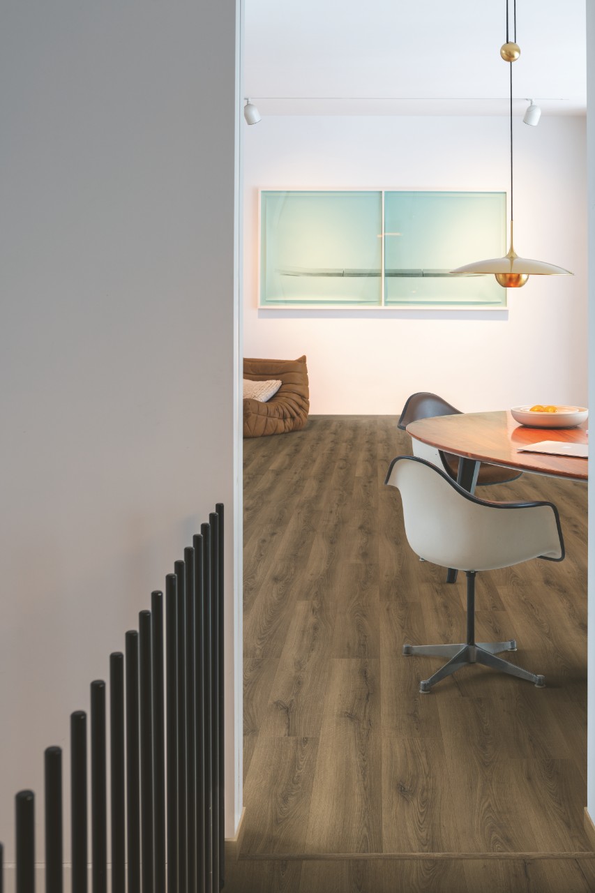 Ламинат Quick Step Classic Plus Hydro Дуб теплый коричневый CLH5789 1200×190×8 фото в интерьере