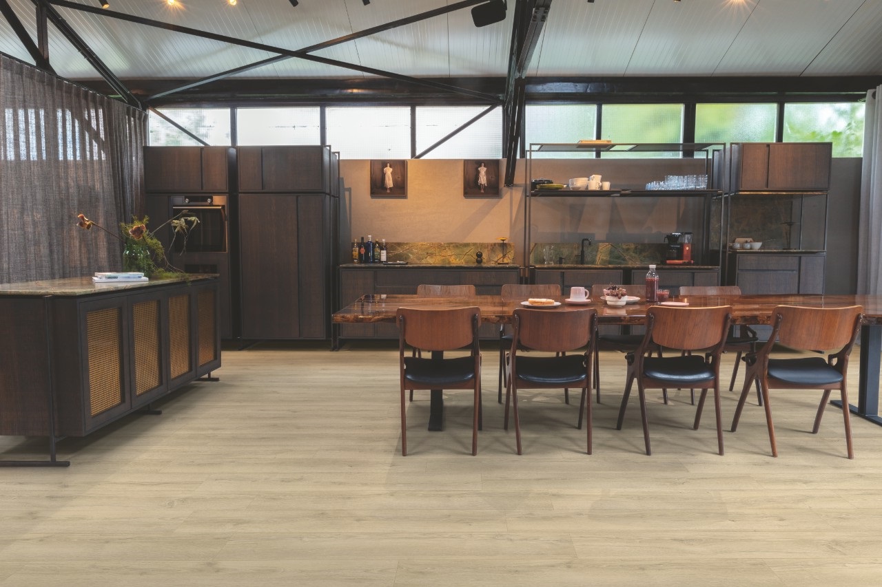 Ламинат Quick Step Classic Plus Hydro Дуб песочный греш CLH5791 1200×190×8 фото в интерьере