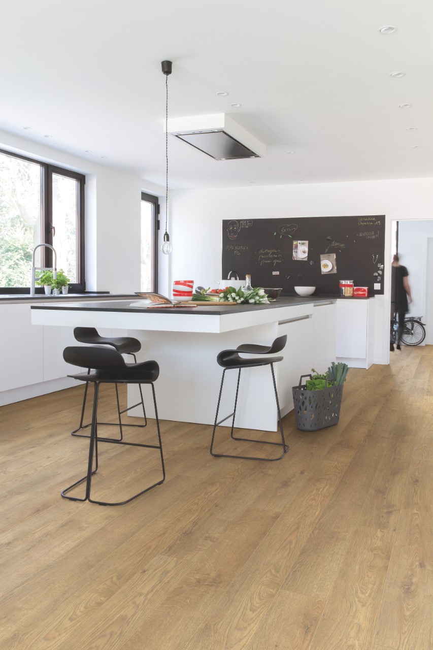 Ламинат Quick Step Perspective Hydro Дуб матовый промасленный PER0312 1380×156×9 фото в интерьере