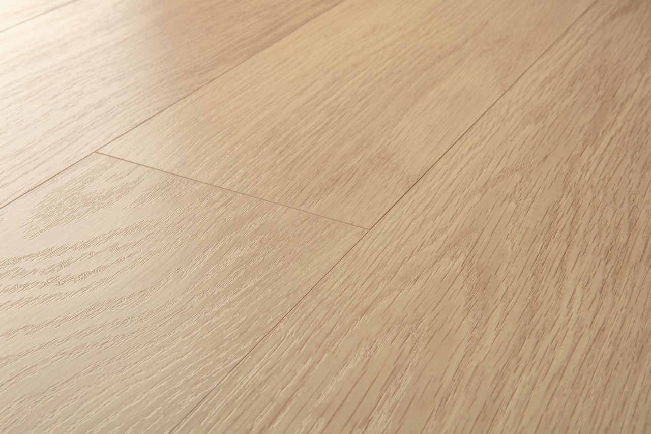 Ламинат Quick Step Perspective Hydro Дуб белый лакированный PER0915 1380×156×9 фото в интерьере