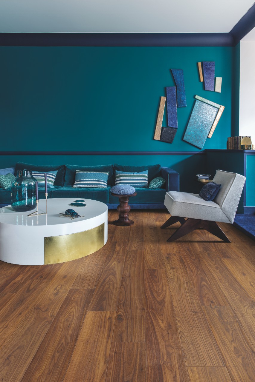 Ламинат Quick Step Perspective Hydro Орех промасленный PER1043 1380×156×9 фото в интерьере