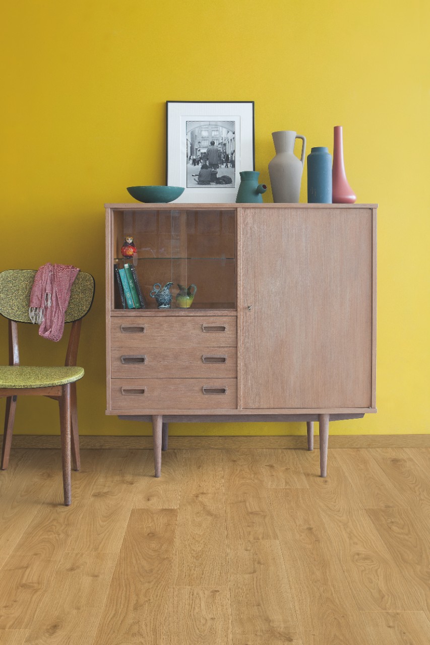 Ламинат Quick Step Perspective Hydro Дуб белый светлый PER1491 1380×156×9 фото в интерьере