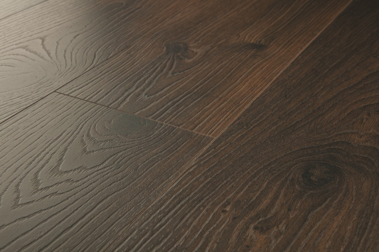 Ламинат Quick Step Perspective Hydro Дуб белый затемненный PER1496 1380×156×9 фото в интерьере