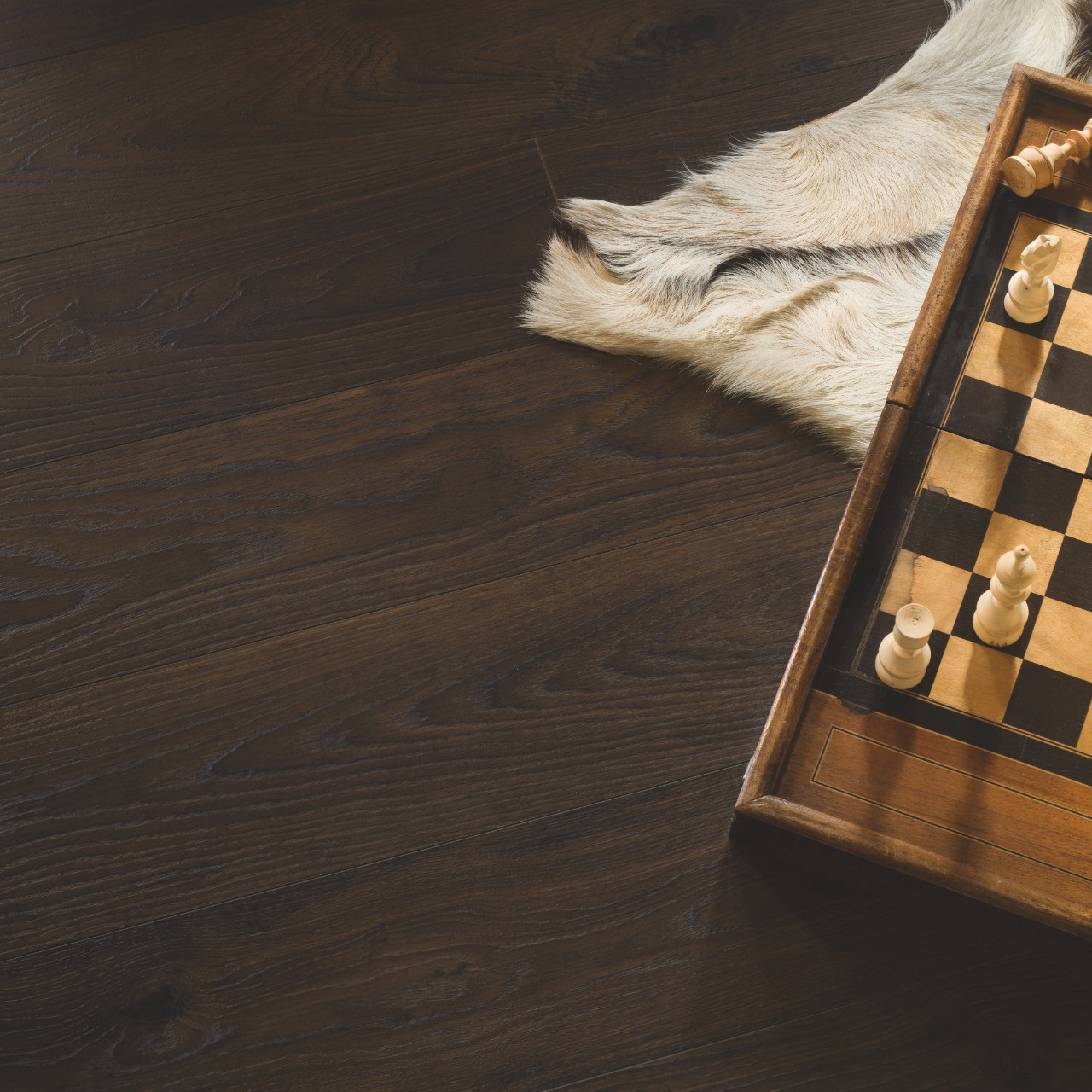 Ламинат Quick Step Perspective Hydro Дуб белый затемненный PER1496 1380×156×9 фото в интерьере