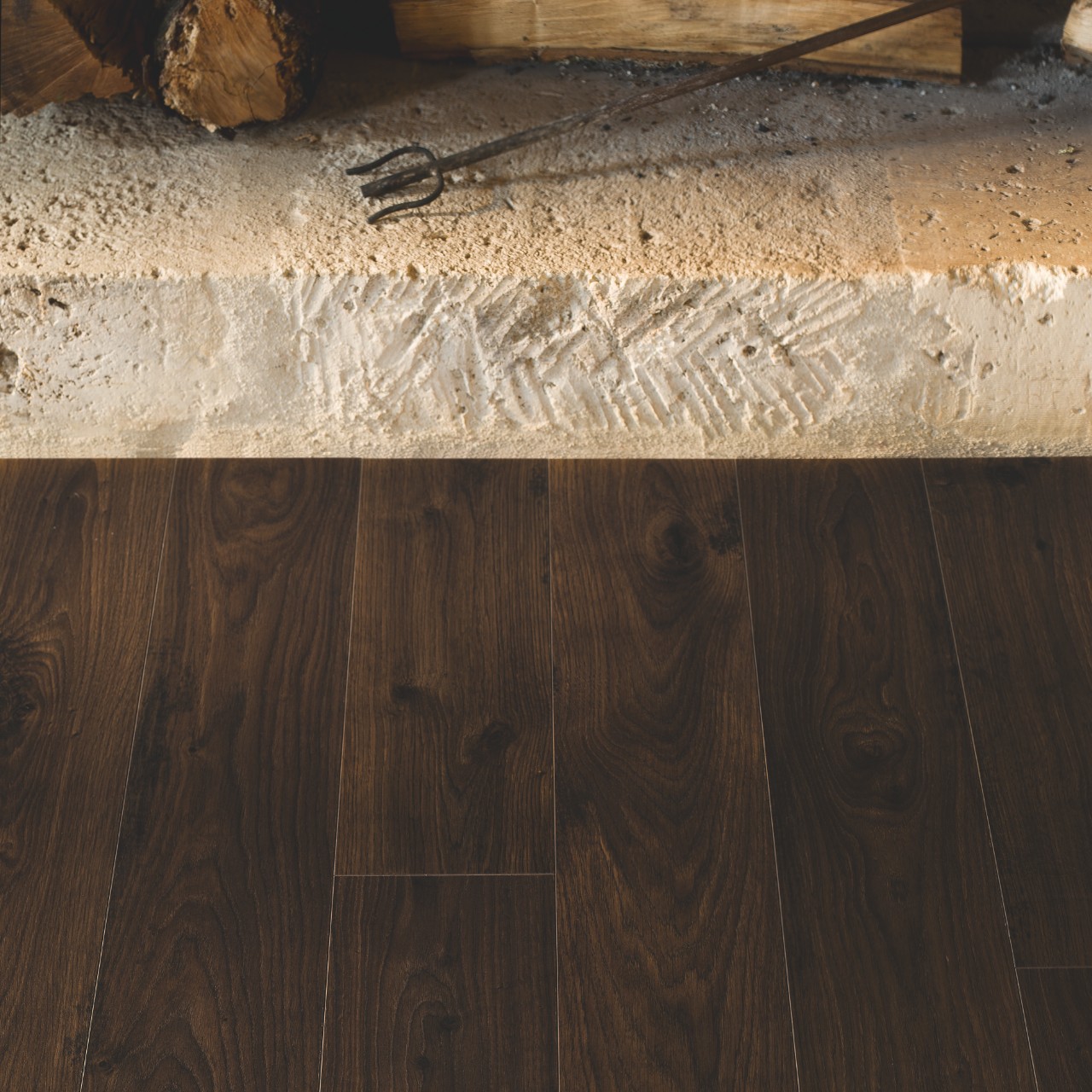 Ламинат Quick Step Perspective Hydro Дуб белый затемненный PER1496 1380×156×9 фото в интерьере