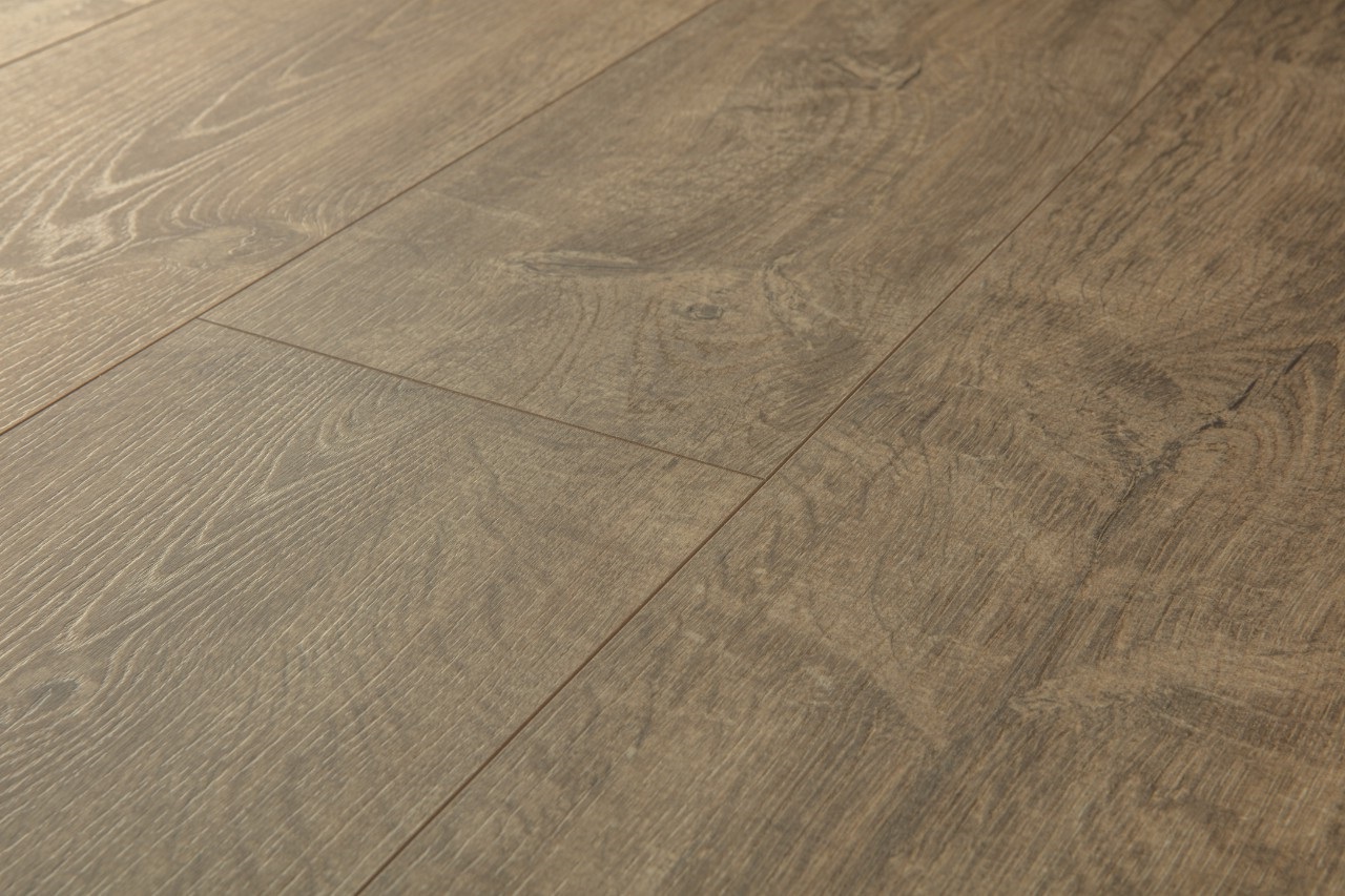 Ламинат Quick Step Perspective Hydro Дуб природный коричневый PER3579 1380×156×9 фото в интерьере